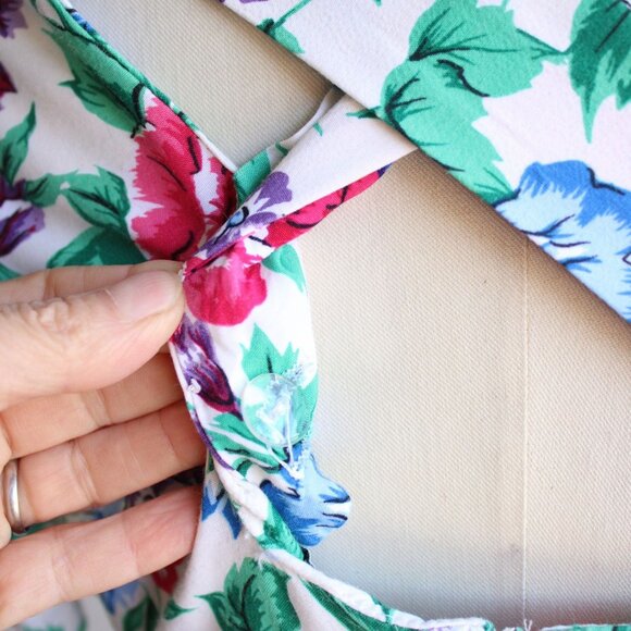 Vintage 1980's Dress with Pockets, Tareti Howard Levi Floral print with Criss Cr - Picture 10 of 10